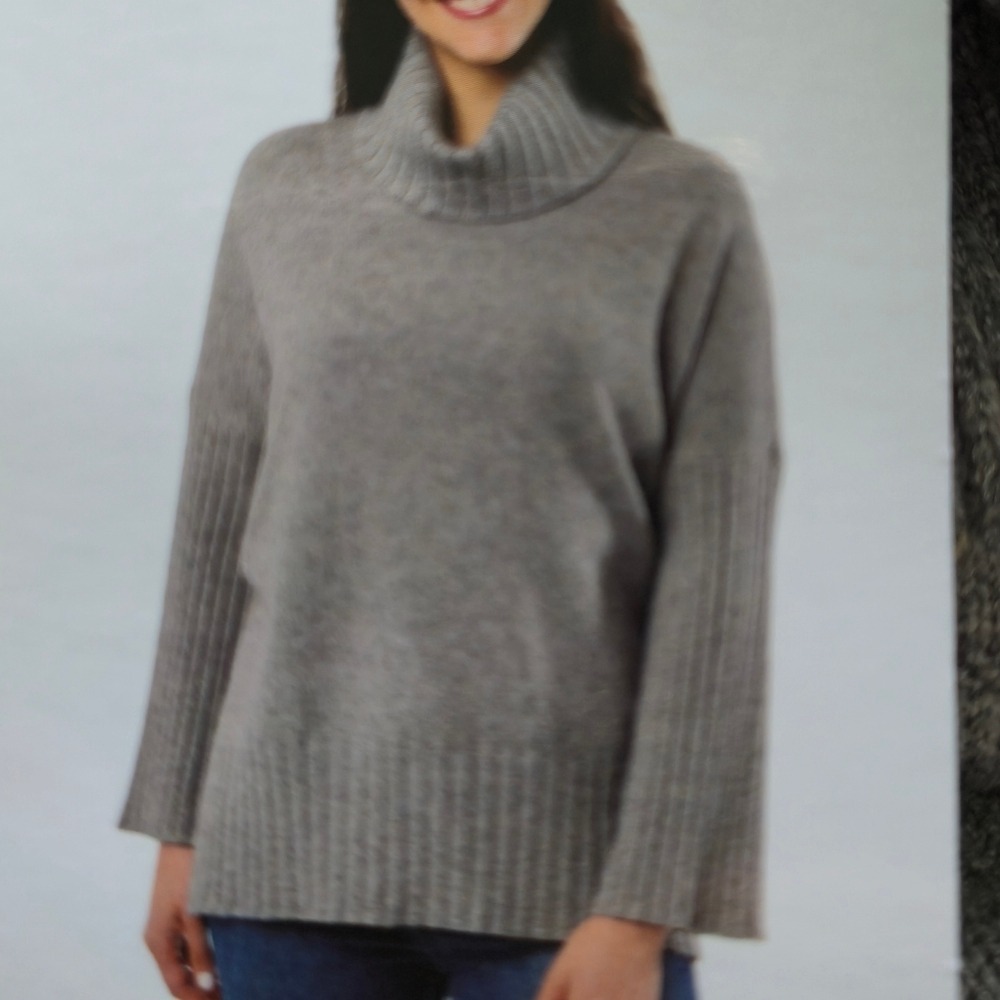 Cyrus New Cuddly Silky Soft Cowl Chunky Ribbed Split Hem Grey Sweater Size Large